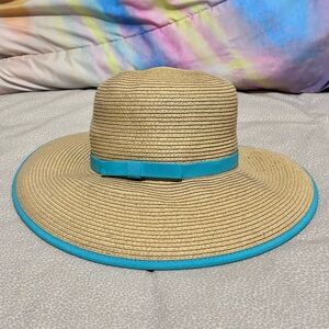 💛C.C Exclusives sun hat with turquoise trim. Unique back perfect for ponytail